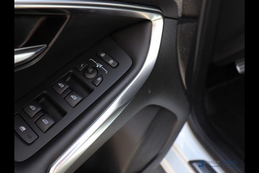 Volvo V40 2.0 T4 R-Design | Automaat | ECC | Leder Nappa | Navi Sensus | Camera | DAB | LED | Sound System | Keyless Start | Trekhaak | Volvo V40 2.0 T4 R-Design | Automaat | ECC | Leder Nappa | Navi Sensus | Camera | DAB | LED | Sound System | Keyless Start | Trekhaak |