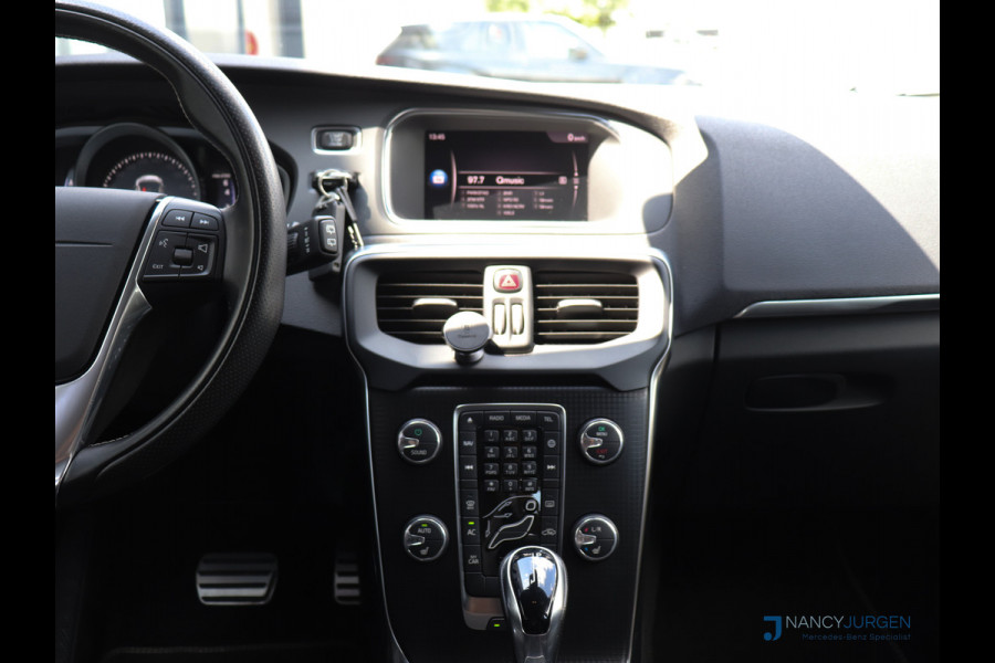 Volvo V40 2.0 T4 R-Design | Automaat | ECC | Leder Nappa | Navi Sensus | Camera | DAB | LED | Sound System | Keyless Start | Trekhaak | Volvo V40 2.0 T4 R-Design | Automaat | ECC | Leder Nappa | Navi Sensus | Camera | DAB | LED | Sound System | Keyless Start | Trekhaak |