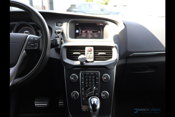 Volvo V40 2.0 T4 R-Design | Automaat | ECC | Leder Nappa | Navi Sensus | Camera | DAB | LED | Sound System | Keyless Start | Trekhaak | Volvo V40 2.0 T4 R-Design | Automaat | ECC | Leder Nappa | Navi Sensus | Camera | DAB | LED | Sound System | Keyless Start | Trekhaak |