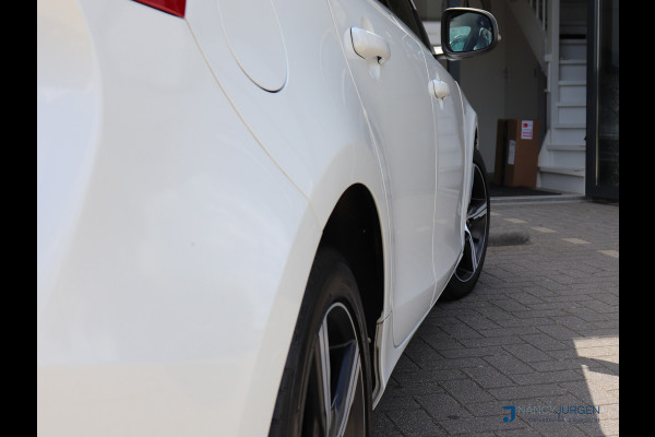 Volvo V40 2.0 T4 R-Design | Automaat | ECC | Leder Nappa | Navi Sensus | Camera | DAB | LED | Sound System | Keyless Start | Trekhaak | Volvo V40 2.0 T4 R-Design | Automaat | ECC | Leder Nappa | Navi Sensus | Camera | DAB | LED | Sound System | Keyless Start | Trekhaak |