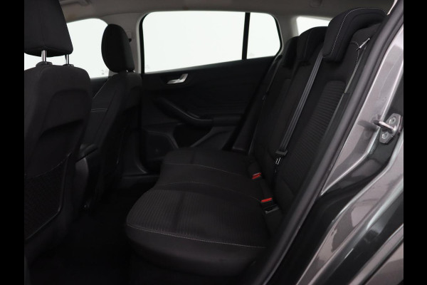 Ford Focus 1.0 EcoBoost Titanium | Trekhaak | Carplay | Navigatie | Keyless | Full LED | Parkeerhulp | Climate control | Cruise control