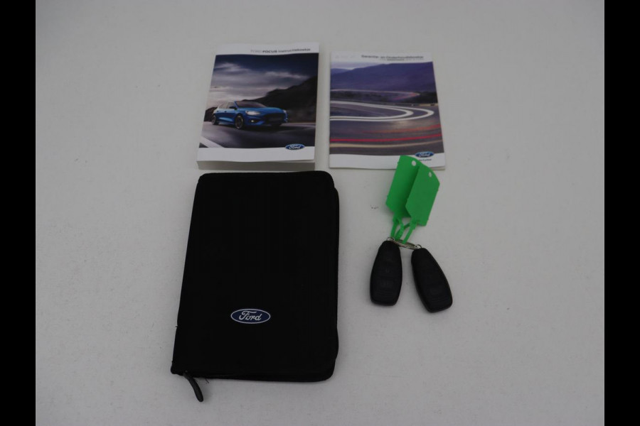 Ford Focus 1.0 EcoBoost Titanium | Trekhaak | Carplay | Navigatie | Keyless | Full LED | Parkeerhulp | Climate control | Cruise control