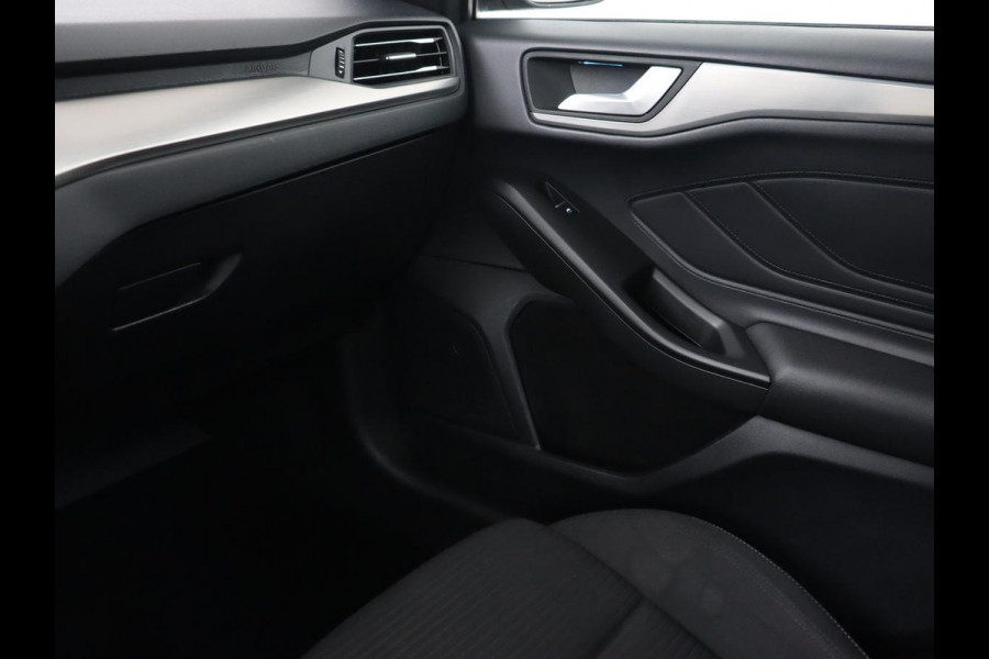 Ford Focus 1.0 EcoBoost Titanium | Trekhaak | Carplay | Navigatie | Keyless | Full LED | Parkeerhulp | Climate control | Cruise control