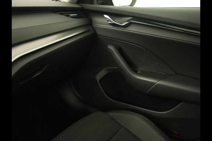 Škoda Octavia 1.0 e-TSI Business Edition | Trekhaak | Adaptive cruise | Carplay | Navigatie | Stuurverwarming | Parkeerhulp | Digital Cockpit | Full LED Škoda Octavia 1.0 e-TSI Business Edition | Trekhaak | Adaptive cruise | Carplay | Navigatie | Stuurverwarming | Parkeerhulp | Digital Cockpit | Full LED