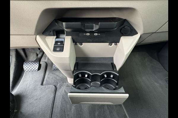 Volkswagen Multivan 1.4 eHybrid L1 Bulli Edition Climate control v/a Cruise control Full LED Matrix Pano Navigatie Apple / Android Volkswagen Multivan 1.4 eHybrid L1 Bulli Edition Climate control v/a Cruise control Full LED Matrix Pano Navigatie Apple / Android