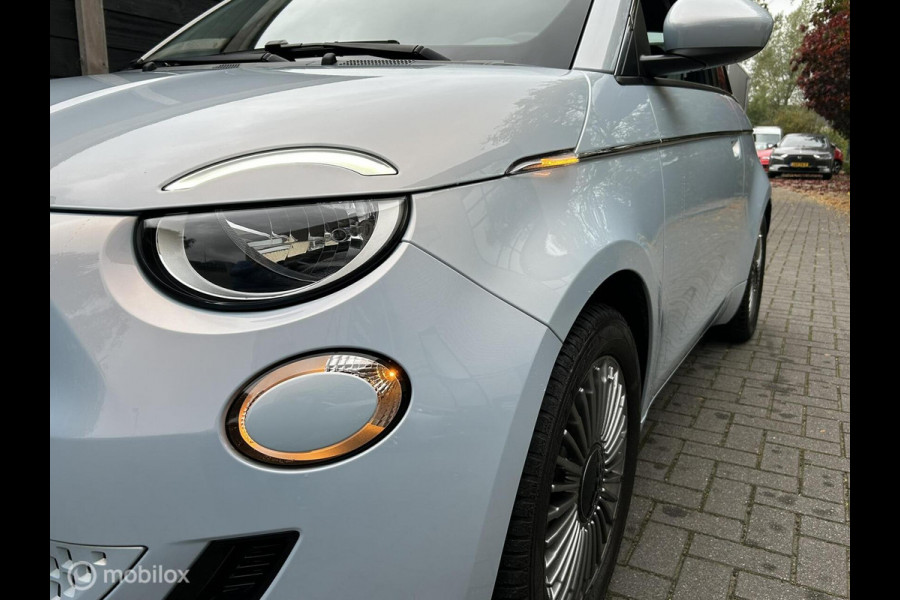 Fiat 500 Urban 42 kWh Clima / LM / Carplay / Parelmoer lak / 8.875 KM!!!