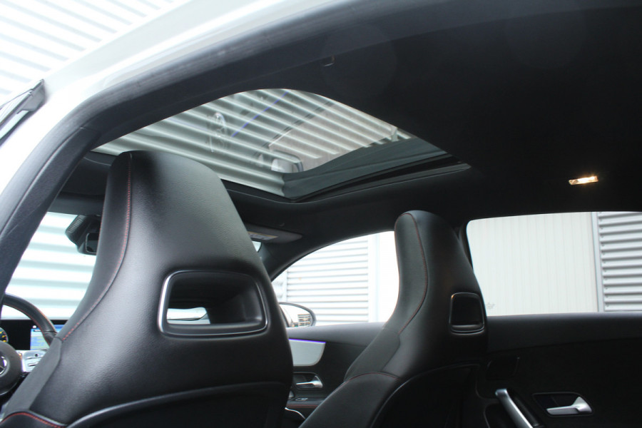 Mercedes-Benz A-Klasse 250 e 218pk Business Solution AMG PHEV Automaat SoH 96% NL-Auto NAP Panoramadak Burmester Clima Cruise Navi Camera Sfeer LMV Mercedes-Benz A-Klasse 250 e 218pk Business Solution AMG PHEV Automaat SoH 96% NL-Auto NAP Panoramadak Burmester Clima Cruise Navi Camera Sfeer LMV