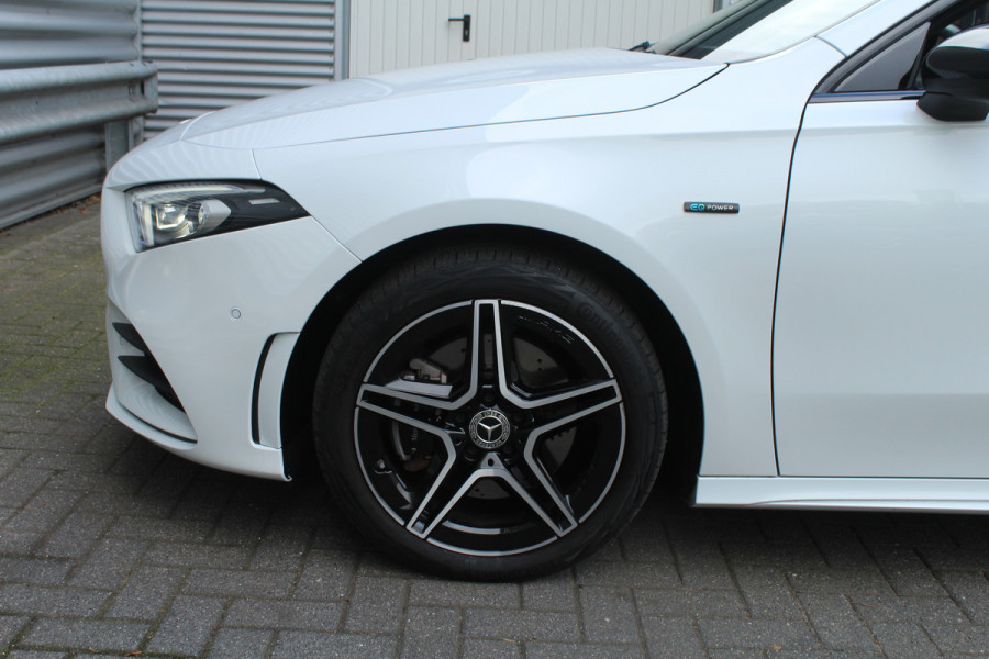 Mercedes-Benz A-Klasse 250 e 218pk Business Solution AMG PHEV Automaat SoH 96% NL-Auto NAP Panoramadak Burmester Clima Cruise Navi Camera Sfeer LMV Mercedes-Benz A-Klasse 250 e 218pk Business Solution AMG PHEV Automaat SoH 96% NL-Auto NAP Panoramadak Burmester Clima Cruise Navi Camera Sfeer LMV