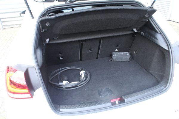 Mercedes-Benz A-Klasse 250 e 218pk Business Solution AMG PHEV Automaat SoH 96% NL-Auto NAP Panoramadak Burmester Clima Cruise Navi Camera Sfeer LMV Mercedes-Benz A-Klasse 250 e 218pk Business Solution AMG PHEV Automaat SoH 96% NL-Auto NAP Panoramadak Burmester Clima Cruise Navi Camera Sfeer LMV