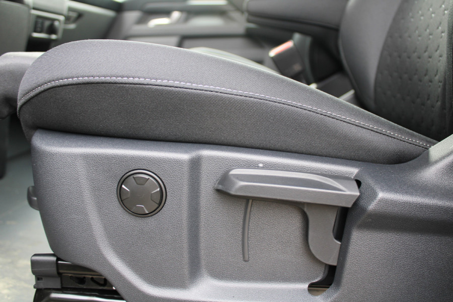 Ford Transit Custom 320 2.0 TDCI L2H1 Limited 170pk - 1+1 Stoelopstelling - 2x Schuifdeur - Adaptive Cruise - Verwarmd stuur - Blind spot - Navigati Ford Transit Custom 320 2.0 TDCI L2H1 Limited 170pk - 1+1 Stoelopstelling - 2x Schuifdeur - Adaptive Cruise - Verwarmd stuur - Blind spot - Navigati