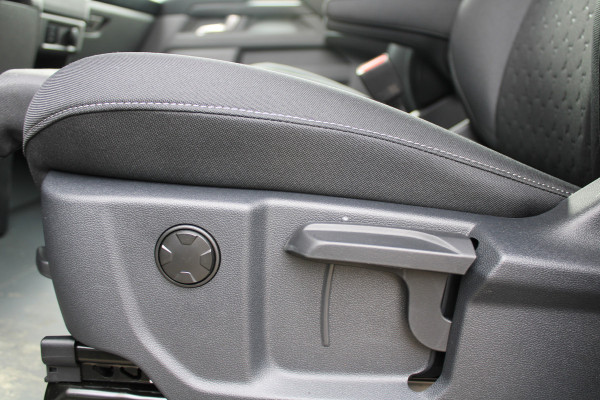 Ford Transit Custom 320 2.0 TDCI L2H1 Limited 170pk - 1+1 Stoelopstelling - 2x Schuifdeur - Adaptive Cruise - Verwarmd stuur - Blind spot - Navigati Ford Transit Custom 320 2.0 TDCI L2H1 Limited 170pk - 1+1 Stoelopstelling - 2x Schuifdeur - Adaptive Cruise - Verwarmd stuur - Blind spot - Navigati