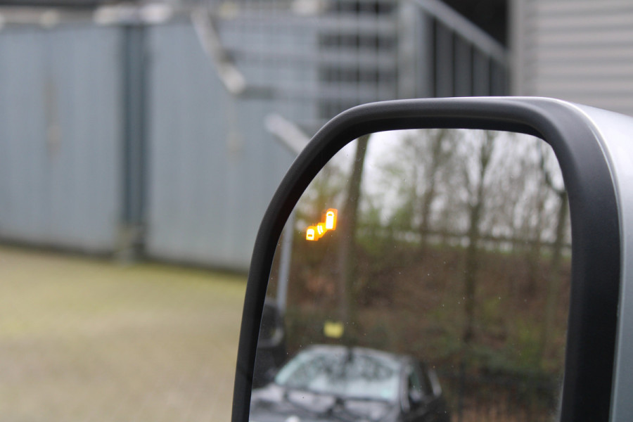 Ford Transit Custom 320 2.0 TDCI L2H1 Limited 170pk - 1+1 Stoelopstelling - 2x Schuifdeur - Adaptive Cruise - Verwarmd stuur - Blind spot - Navigati Ford Transit Custom 320 2.0 TDCI L2H1 Limited 170pk - 1+1 Stoelopstelling - 2x Schuifdeur - Adaptive Cruise - Verwarmd stuur - Blind spot - Navigati