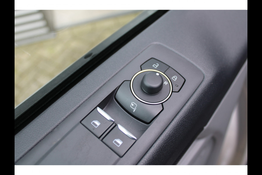 Ford Transit Custom 320 2.0 TDCI L2H1 Limited 170pk - 1+1 Stoelopstelling - 2x Schuifdeur - Adaptive Cruise - Verwarmd stuur - Blind spot - Navigati Ford Transit Custom 320 2.0 TDCI L2H1 Limited 170pk - 1+1 Stoelopstelling - 2x Schuifdeur - Adaptive Cruise - Verwarmd stuur - Blind spot - Navigati