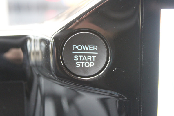 Ford Transit Custom 320 2.0 TDCI L2H1 Limited 170pk - 1+1 Stoelopstelling - 2x Schuifdeur - Adaptive Cruise - Verwarmd stuur - Blind spot - Navigati Ford Transit Custom 320 2.0 TDCI L2H1 Limited 170pk - 1+1 Stoelopstelling - 2x Schuifdeur - Adaptive Cruise - Verwarmd stuur - Blind spot - Navigati