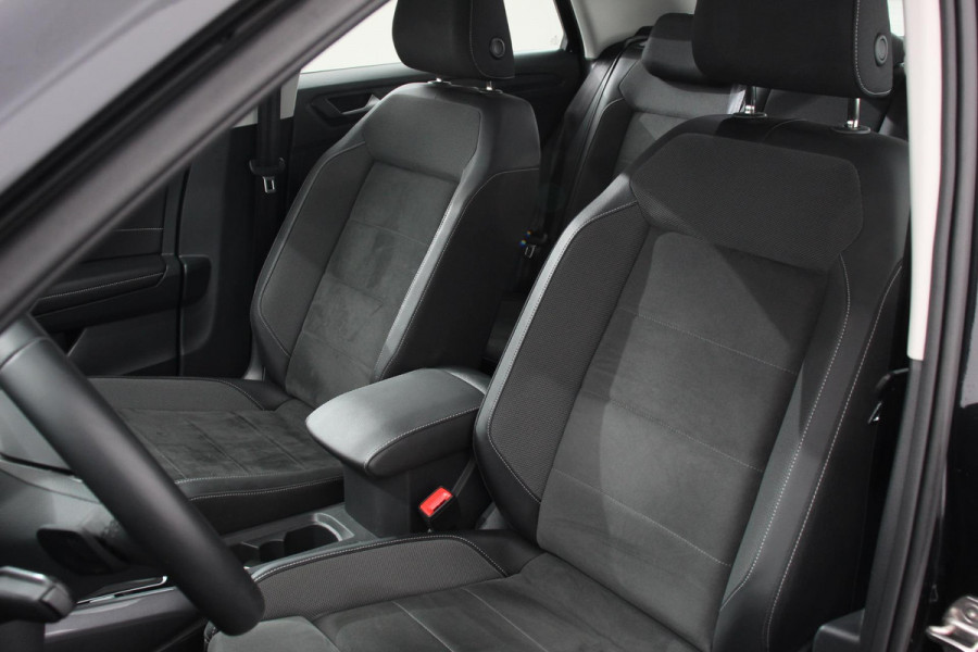 Volkswagen T-Roc 1.5 TSI DSG Style | Navigatie | Wireless App connect | Adaptive Cruise Control | Park Assist | Camera | Parkeersensoren | IQ Drive pakket | Stoel- en stuurwielverwarming | Virtual cockpit | Elektrische achterklep | Full LED koplampen
