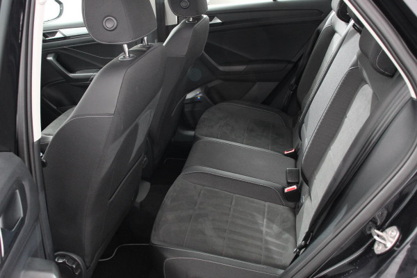 Volkswagen T-Roc 1.5 TSI DSG Style | Navigatie | Wireless App connect | Adaptive Cruise Control | Park Assist | Camera | Parkeersensoren | IQ Drive pakket | Stoel- en stuurwielverwarming | Virtual cockpit | Elektrische achterklep | Full LED koplampen