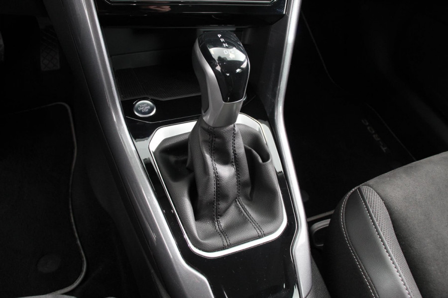 Volkswagen T-Roc 1.5 TSI DSG Style | Navigatie | Wireless App connect | Adaptive Cruise Control | Park Assist | Camera | Parkeersensoren | IQ Drive pakket | Stoel- en stuurwielverwarming | Virtual cockpit | Elektrische achterklep | Full LED koplampen