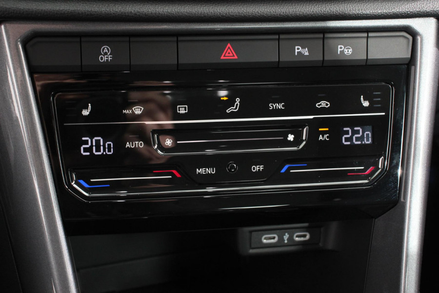 Volkswagen T-Roc 1.5 TSI DSG Style | Navigatie | Wireless App connect | Adaptive Cruise Control | Park Assist | Camera | Parkeersensoren | IQ Drive pakket | Stoel- en stuurwielverwarming | Virtual cockpit | Elektrische achterklep | Full LED koplampen