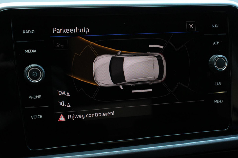 Volkswagen T-Roc 1.5 TSI DSG Style | Navigatie | Wireless App connect | Adaptive Cruise Control | Park Assist | Camera | Parkeersensoren | IQ Drive pakket | Stoel- en stuurwielverwarming | Virtual cockpit | Elektrische achterklep | Full LED koplampen