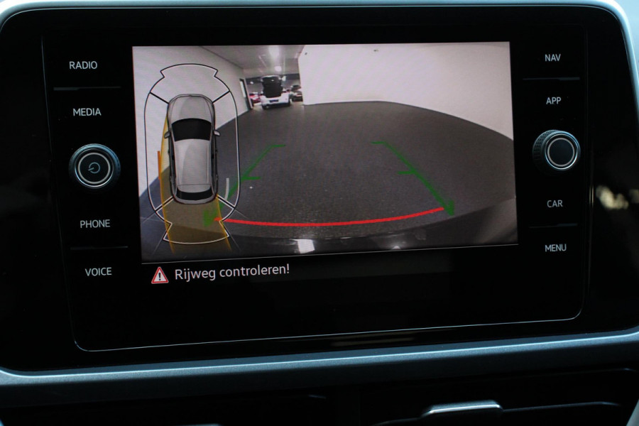 Volkswagen T-Roc 1.5 TSI DSG Style | Navigatie | Wireless App connect | Adaptive Cruise Control | Park Assist | Camera | Parkeersensoren | IQ Drive pakket | Stoel- en stuurwielverwarming | Virtual cockpit | Elektrische achterklep | Full LED koplampen