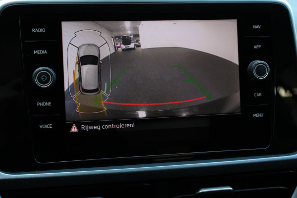 Volkswagen T-Roc 1.5 TSI DSG Style | Navigatie | Wireless App connect | Adaptive Cruise Control | Park Assist | Camera | Parkeersensoren | IQ Drive pakket | Stoel- en stuurwielverwarming | Virtual cockpit | Elektrische achterklep | Full LED koplampen