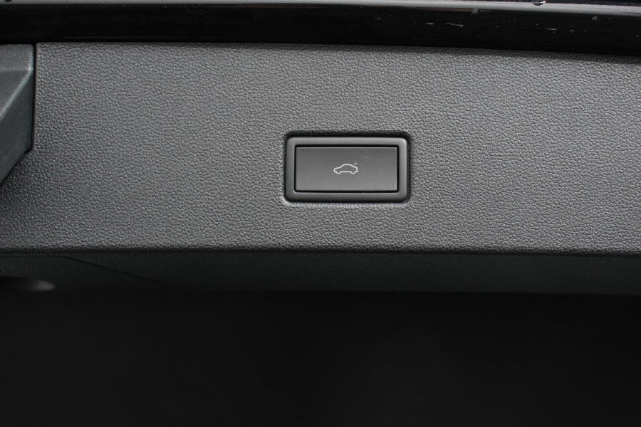 Volkswagen T-Roc 1.5 TSI DSG Style | Navigatie | Wireless App connect | Adaptive Cruise Control | Park Assist | Camera | Parkeersensoren | IQ Drive pakket | Stoel- en stuurwielverwarming | Virtual cockpit | Elektrische achterklep | Full LED koplampen