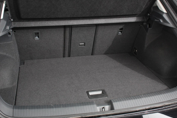 Volkswagen T-Roc 1.5 TSI DSG Style | Navigatie | Wireless App connect | Adaptive Cruise Control | Park Assist | Camera | Parkeersensoren | IQ Drive pakket | Stoel- en stuurwielverwarming | Virtual cockpit | Elektrische achterklep | Full LED koplampen