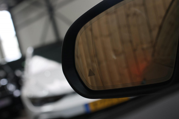 Mercedes-Benz C-Klasse Coupé 180 AMG *Pano*Camera*Magno kleur*Multibeam* Mercedes-Benz C-Klasse Coupé 180 AMG *Pano*Camera*Magno kleur*Multibeam*