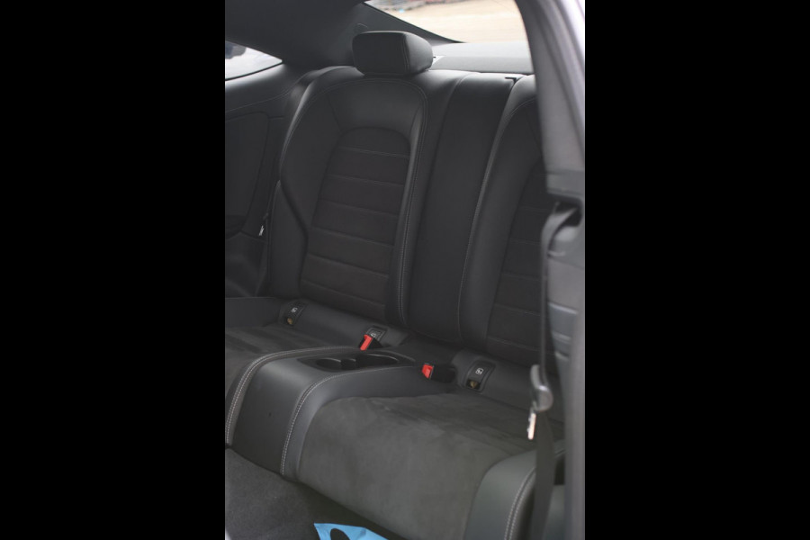 Mercedes-Benz C-Klasse Coupé 180 AMG *Pano*Camera*Magno kleur*Multibeam* Mercedes-Benz C-Klasse Coupé 180 AMG *Pano*Camera*Magno kleur*Multibeam*