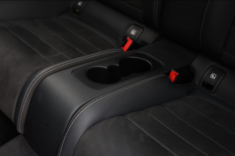 Mercedes-Benz C-Klasse Coupé 180 AMG *Pano*Camera*Magno kleur*Multibeam* Mercedes-Benz C-Klasse Coupé 180 AMG *Pano*Camera*Magno kleur*Multibeam*