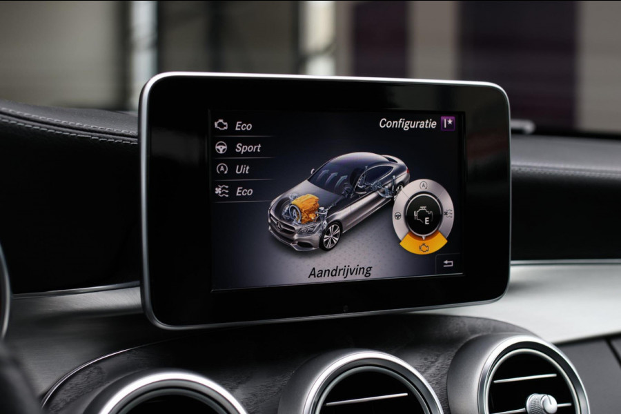 Mercedes-Benz C-Klasse Coupé 180 AMG *Pano*Camera*Magno kleur*Multibeam* Mercedes-Benz C-Klasse Coupé 180 AMG *Pano*Camera*Magno kleur*Multibeam*