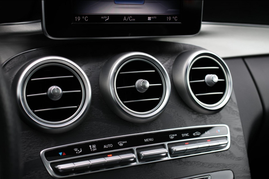 Mercedes-Benz C-Klasse Coupé 180 AMG *Pano*Camera*Magno kleur*Multibeam* Mercedes-Benz C-Klasse Coupé 180 AMG *Pano*Camera*Magno kleur*Multibeam*