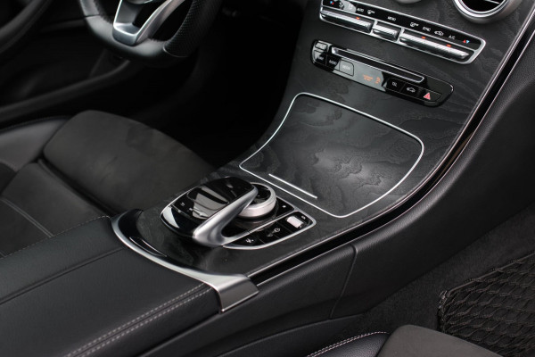 Mercedes-Benz C-Klasse Coupé 180 AMG *Pano*Camera*Magno kleur*Multibeam* Mercedes-Benz C-Klasse Coupé 180 AMG *Pano*Camera*Magno kleur*Multibeam*
