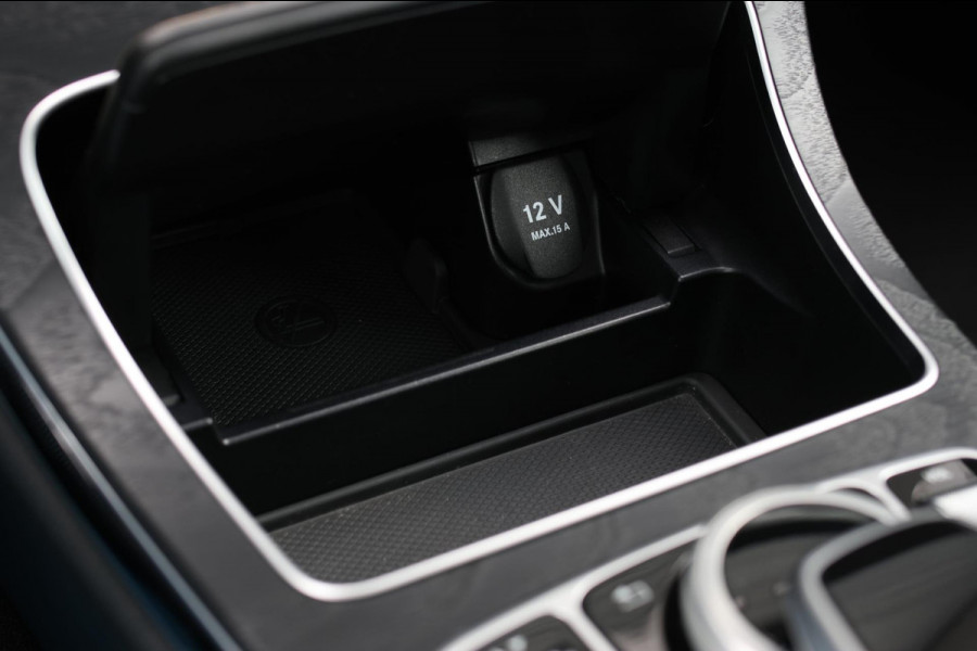 Mercedes-Benz C-Klasse Coupé 180 AMG *Pano*Camera*Magno kleur*Multibeam* Mercedes-Benz C-Klasse Coupé 180 AMG *Pano*Camera*Magno kleur*Multibeam*