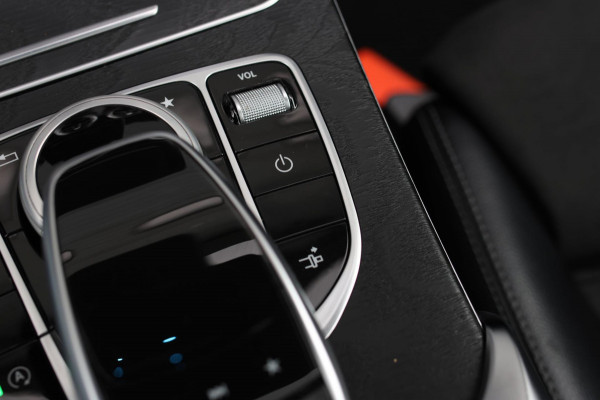 Mercedes-Benz C-Klasse Coupé 180 AMG *Pano*Camera*Magno kleur*Multibeam* Mercedes-Benz C-Klasse Coupé 180 AMG *Pano*Camera*Magno kleur*Multibeam*