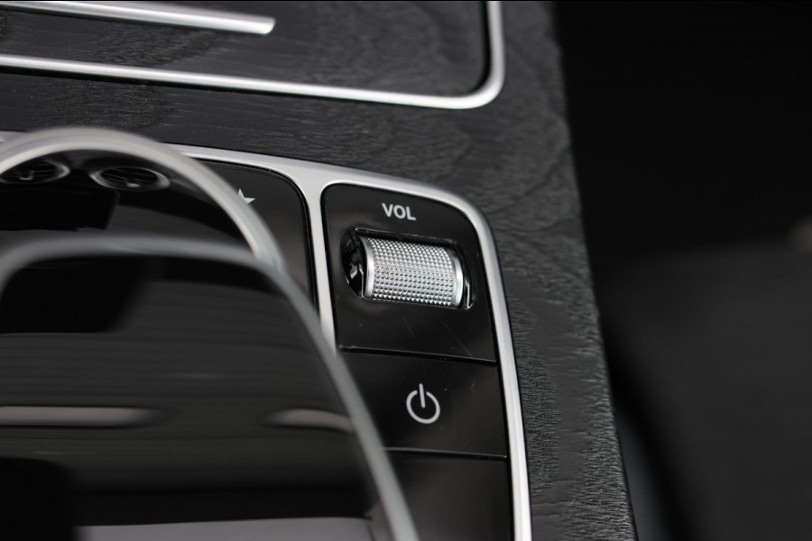 Mercedes-Benz C-Klasse Coupé 180 AMG *Pano*Camera*Magno kleur*Multibeam* Mercedes-Benz C-Klasse Coupé 180 AMG *Pano*Camera*Magno kleur*Multibeam*