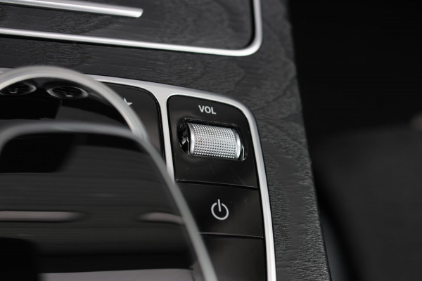 Mercedes-Benz C-Klasse Coupé 180 AMG *Pano*Camera*Magno kleur*Multibeam* Mercedes-Benz C-Klasse Coupé 180 AMG *Pano*Camera*Magno kleur*Multibeam*