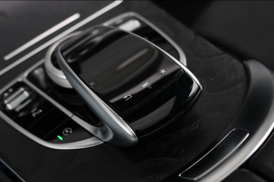 Mercedes-Benz C-Klasse Coupé 180 AMG *Pano*Camera*Magno kleur*Multibeam* Mercedes-Benz C-Klasse Coupé 180 AMG *Pano*Camera*Magno kleur*Multibeam*