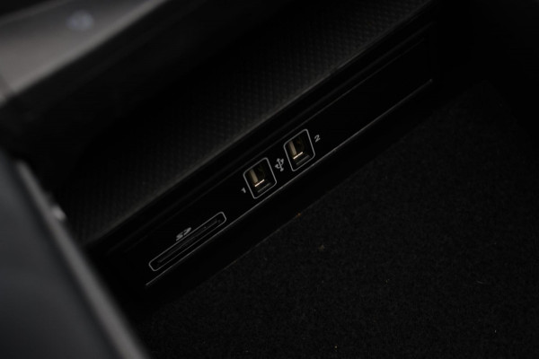 Mercedes-Benz C-Klasse Coupé 180 AMG *Pano*Camera*Magno kleur*Multibeam* Mercedes-Benz C-Klasse Coupé 180 AMG *Pano*Camera*Magno kleur*Multibeam*