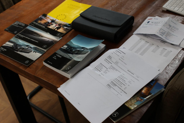 Mercedes-Benz C-Klasse Coupé 180 AMG *Pano*Camera*Magno kleur*Multibeam* Mercedes-Benz C-Klasse Coupé 180 AMG *Pano*Camera*Magno kleur*Multibeam*