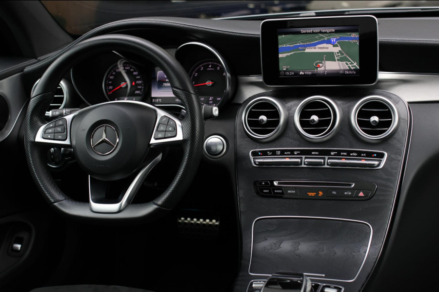 Mercedes-Benz C-Klasse Coupé 180 AMG *Pano*Camera*Magno kleur*Multibeam* Mercedes-Benz C-Klasse Coupé 180 AMG *Pano*Camera*Magno kleur*Multibeam*