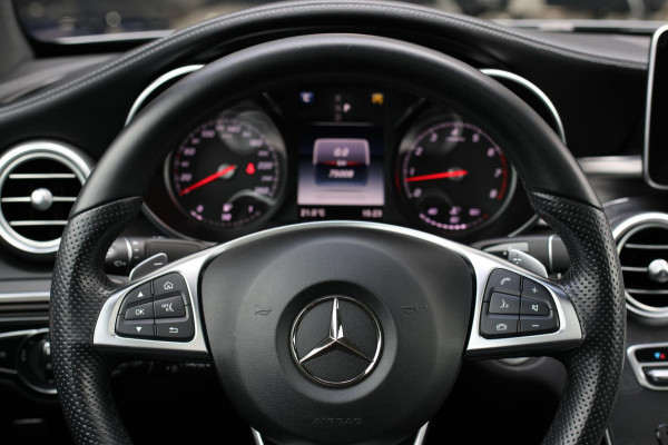 Mercedes-Benz C-Klasse Coupé 180 AMG *Pano*Camera*Magno kleur*Multibeam* Mercedes-Benz C-Klasse Coupé 180 AMG *Pano*Camera*Magno kleur*Multibeam*
