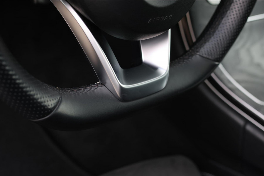 Mercedes-Benz C-Klasse Coupé 180 AMG *Pano*Camera*Magno kleur*Multibeam* Mercedes-Benz C-Klasse Coupé 180 AMG *Pano*Camera*Magno kleur*Multibeam*