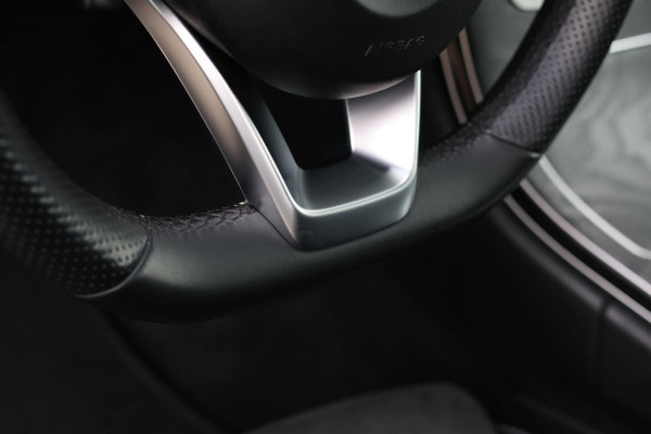 Mercedes-Benz C-Klasse Coupé 180 AMG *Pano*Camera*Magno kleur*Multibeam* Mercedes-Benz C-Klasse Coupé 180 AMG *Pano*Camera*Magno kleur*Multibeam*