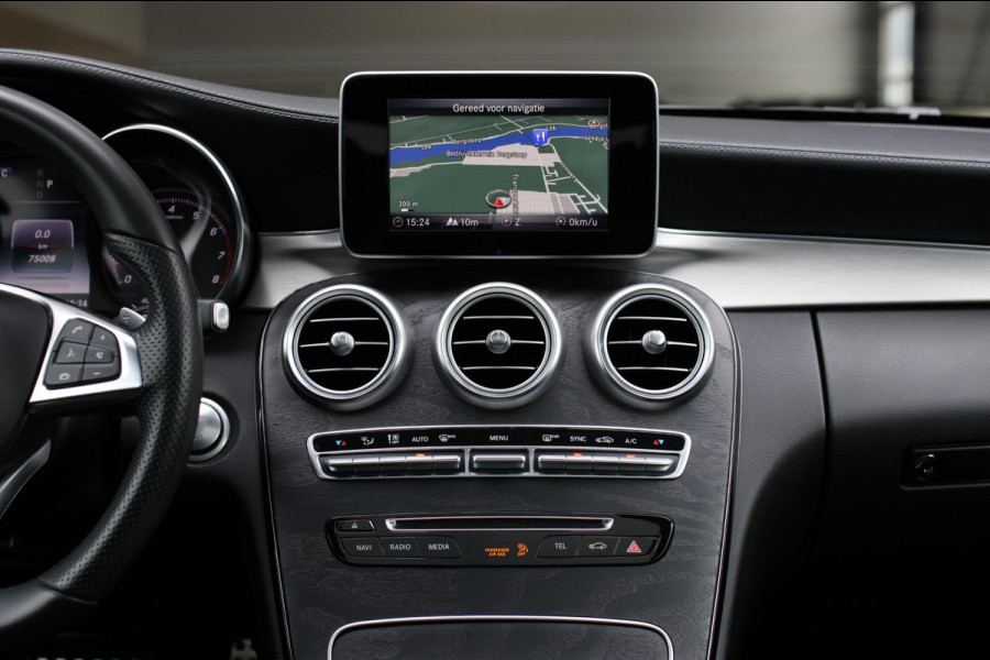 Mercedes-Benz C-Klasse Coupé 180 AMG *Pano*Camera*Magno kleur*Multibeam* Mercedes-Benz C-Klasse Coupé 180 AMG *Pano*Camera*Magno kleur*Multibeam*