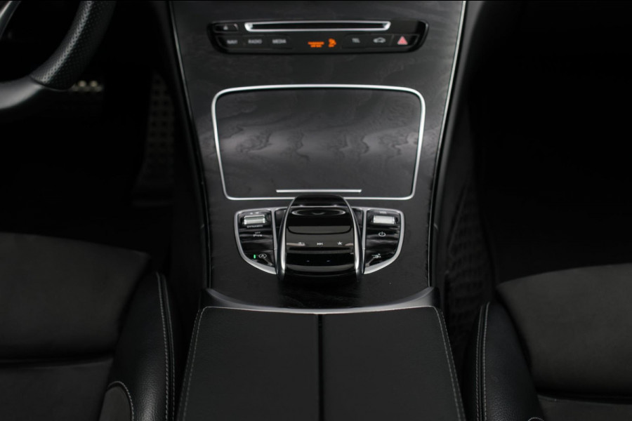 Mercedes-Benz C-Klasse Coupé 180 AMG *Pano*Camera*Magno kleur*Multibeam* Mercedes-Benz C-Klasse Coupé 180 AMG *Pano*Camera*Magno kleur*Multibeam*