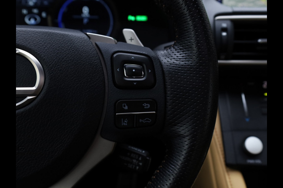 Lexus RC 300h F SPORT Line | Mark Levinson | Stoelventilatie | Safety Pac Lexus RC 300h F SPORT Line | Mark Levinson | Stoelventilatie | Safety Pac