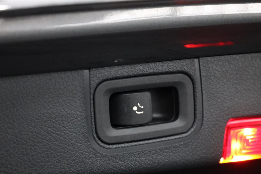 Mercedes-Benz A-Klasse 250 e AMG Line LED/SFEER/PANORAMADAK/LEER+S.VERWARMING+MEMORY/19"LMV/360 CAM/LINE/ACC/ECC/12 MDN GARANTIE!