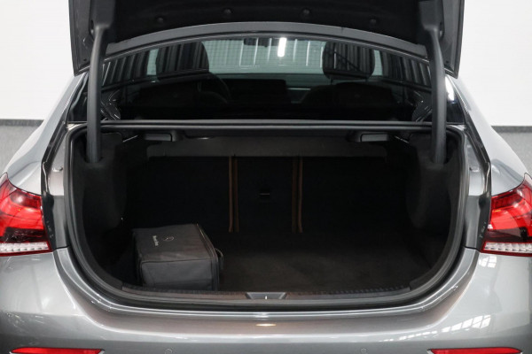 Mercedes-Benz A-Klasse 250 e AMG Line LED/SFEER/PANORAMADAK/LEER+S.VERWARMING+MEMORY/19"LMV/360 CAM/LINE/ACC/ECC/12 MDN GARANTIE!