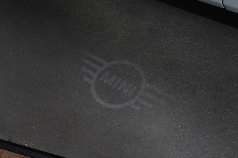 MINI Clubman 2.0 JCW 306Pk ALL4 *Pano*Harman/Kardon*Camera*Leder*Head-Up* MINI Clubman 2.0 JCW 306Pk ALL4 *Pano*Harman/Kardon*Camera*Leder*Head-Up*